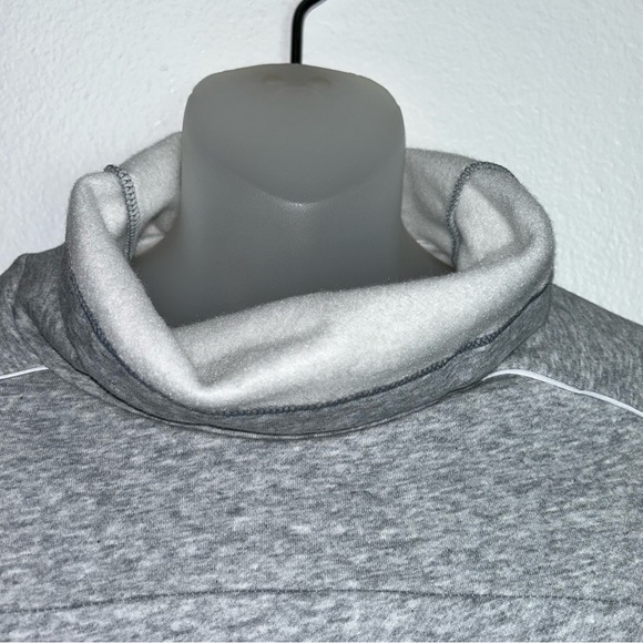 NWT Under Armor grey turtle neck pullover fleece sweatshirt - Picture 4 of 7